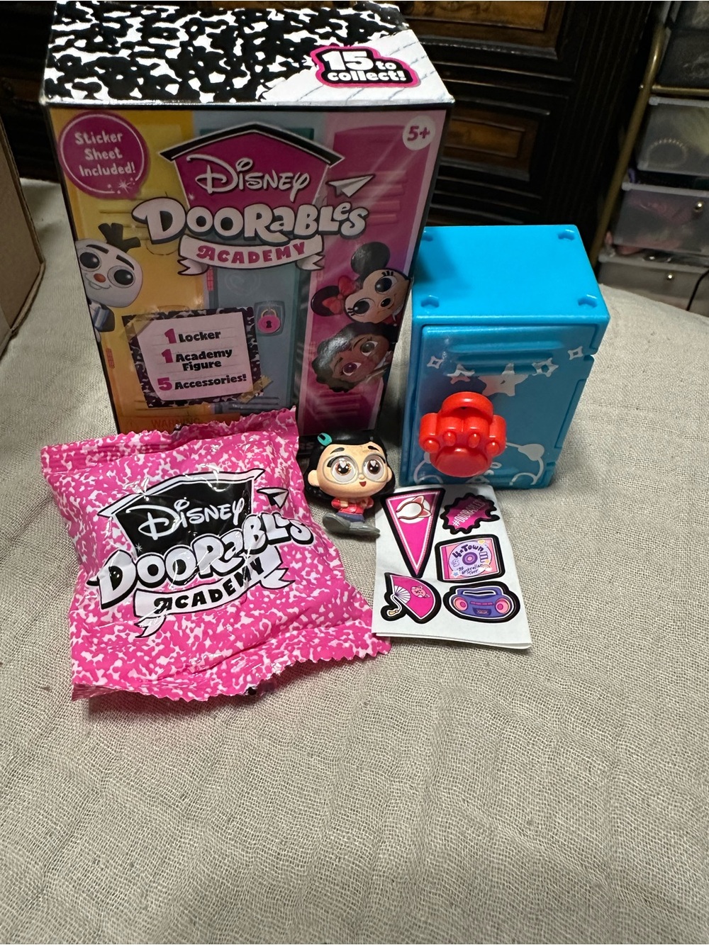 Disney Doorables Academy locker Mei